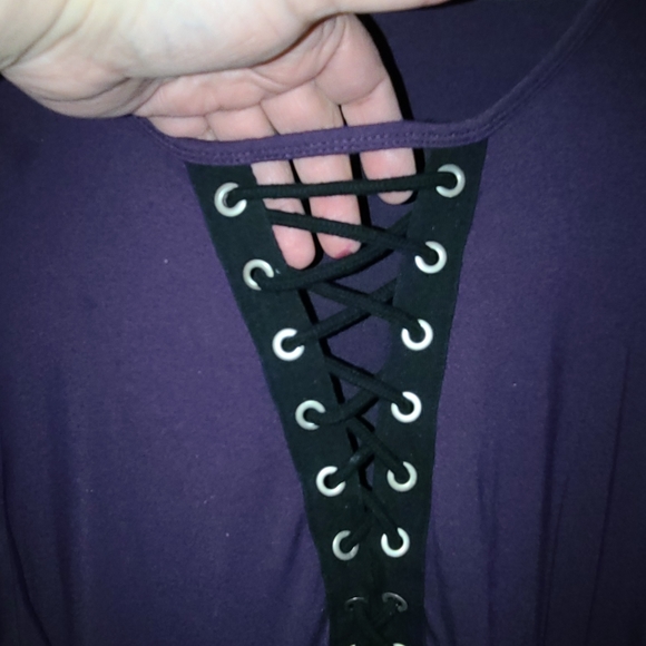 Womens size 2 Torrid lace up purple shirt. - Picture 3 of 5